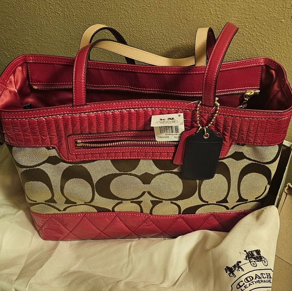 Pink Coach Purse - Picture 12 of 12